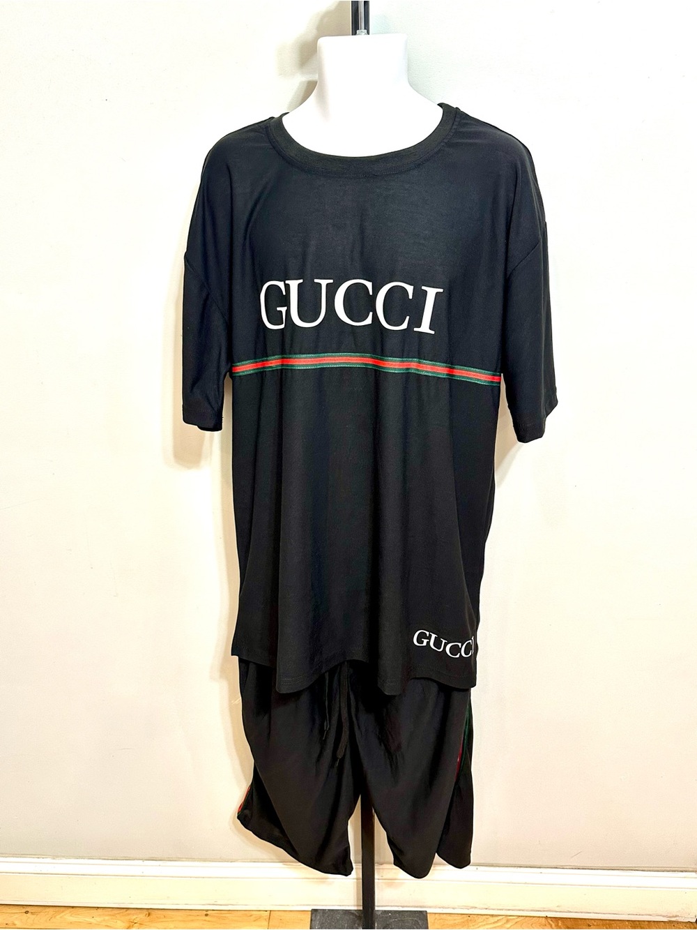 Gucci Black Tee and Shorts Set with Red Accent - Picture 2 of 13